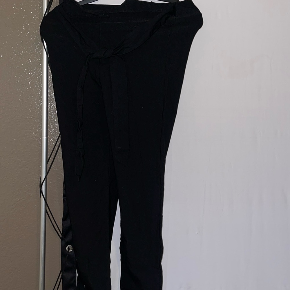 Br These cute dress pants 78% rayon 18% nylon 4% spandex
